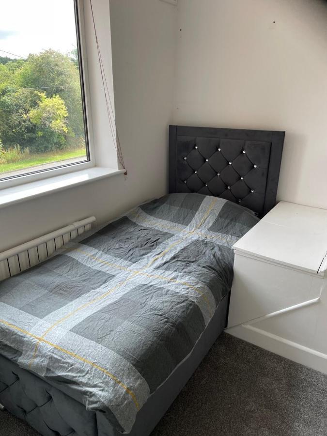 5 Bed House, 32 Tutbury Avenue, Cannon Park, Coventry, Cv4 7Bj Villa Luaran gambar