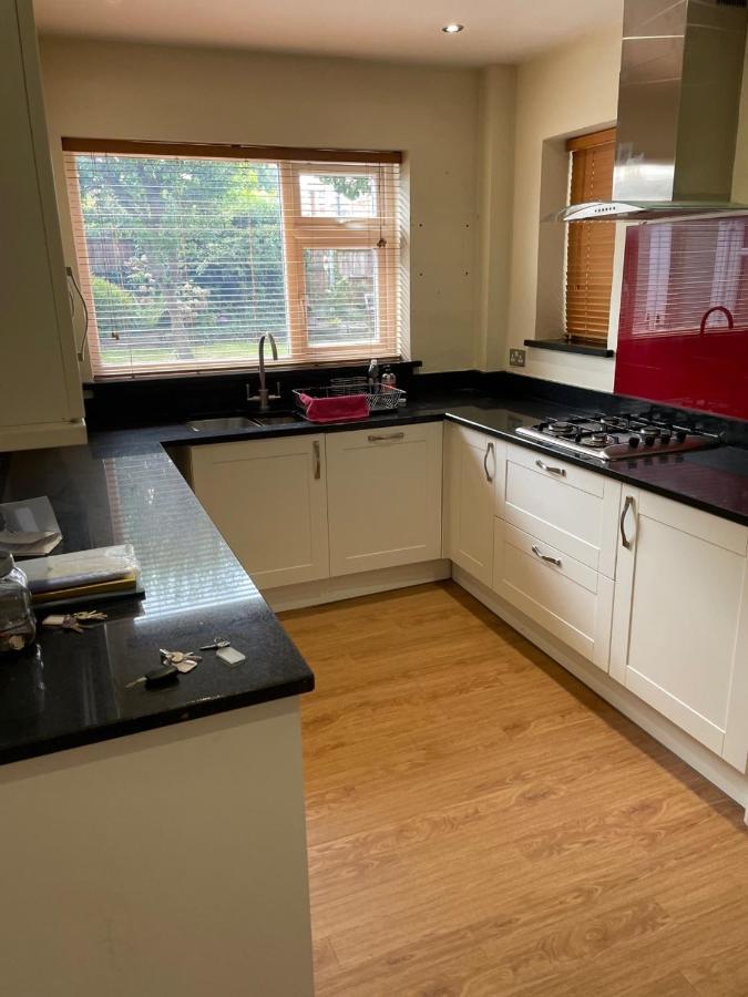 5 Bed House, 32 Tutbury Avenue, Cannon Park, Coventry, Cv4 7Bj Villa Luaran gambar