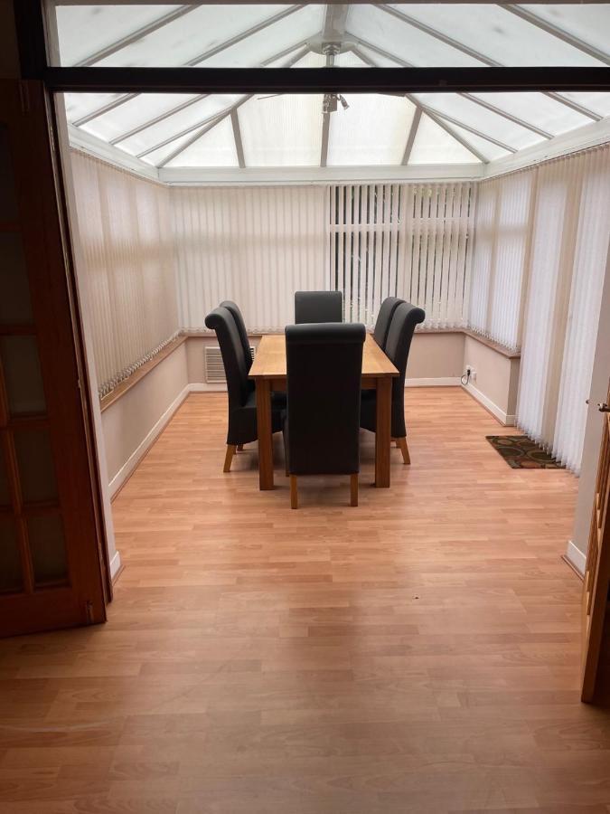 5 Bed House, 32 Tutbury Avenue, Cannon Park, Coventry, Cv4 7Bj Villa Luaran gambar
