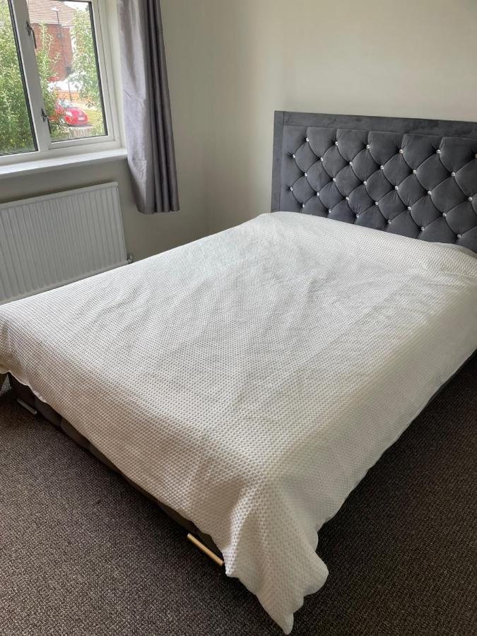 5 Bed House, 32 Tutbury Avenue, Cannon Park, Coventry, Cv4 7Bj Villa Luaran gambar